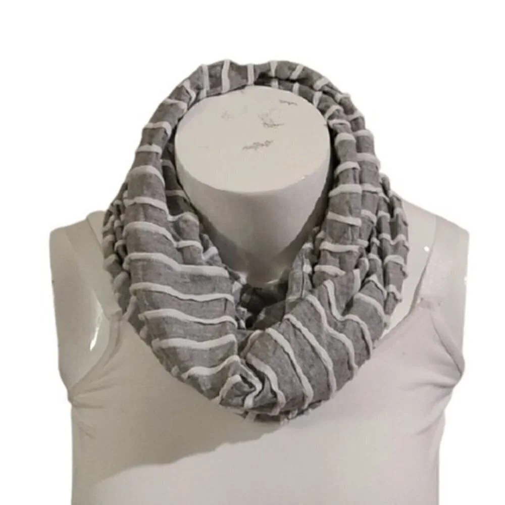[Eddie Bauer] Gray & White Infinity Scarf